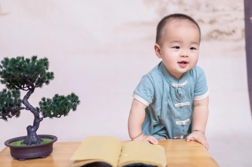 吐鲁番宝宝多久断奶